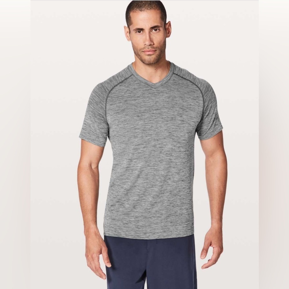 Mens Lululemon Metal Vent Tech Short Sleeve V Neck Grey Slate Size Medium